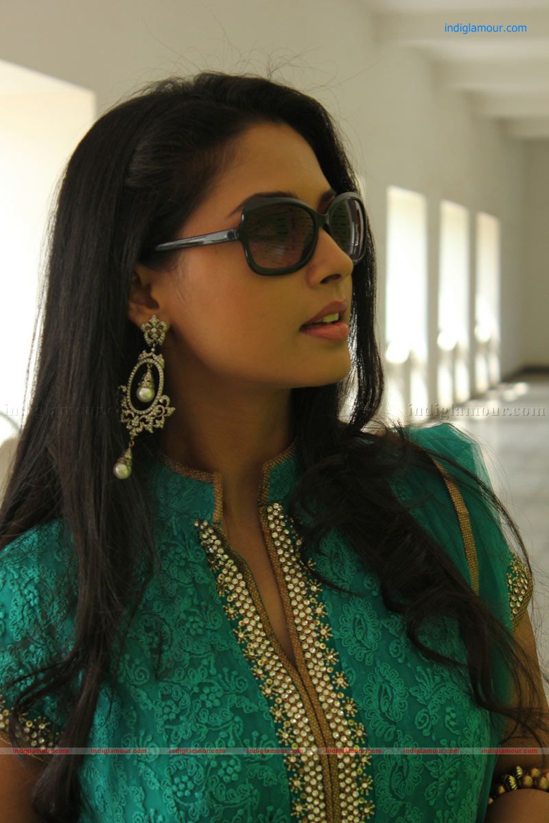 Pooja Actress hd photo