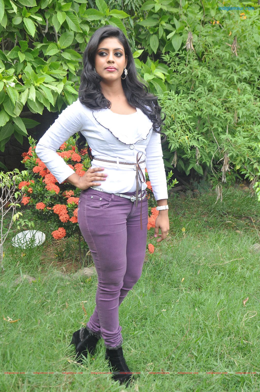Iniya Actress hd photo