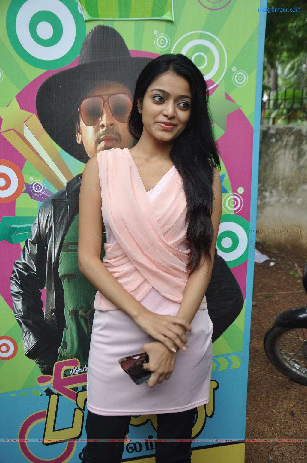 Janani Iyer Actress hd photo