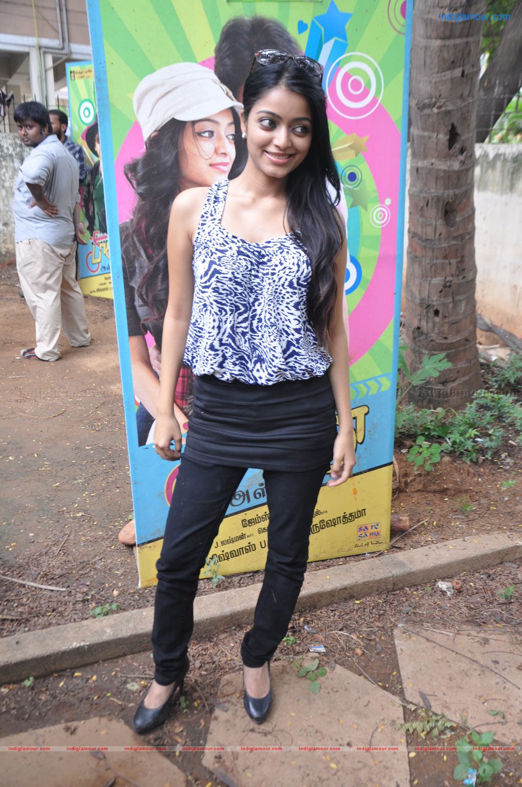 Janani Iyer Actress hd photo