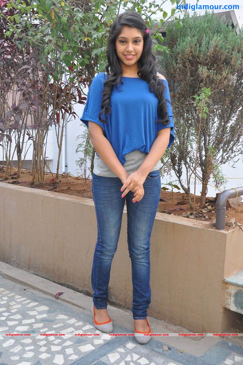 Niti Taylor Actress hd photo