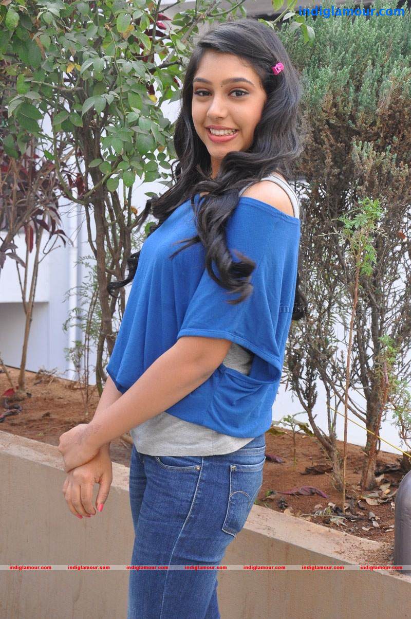 Niti Taylor Actress hd photo