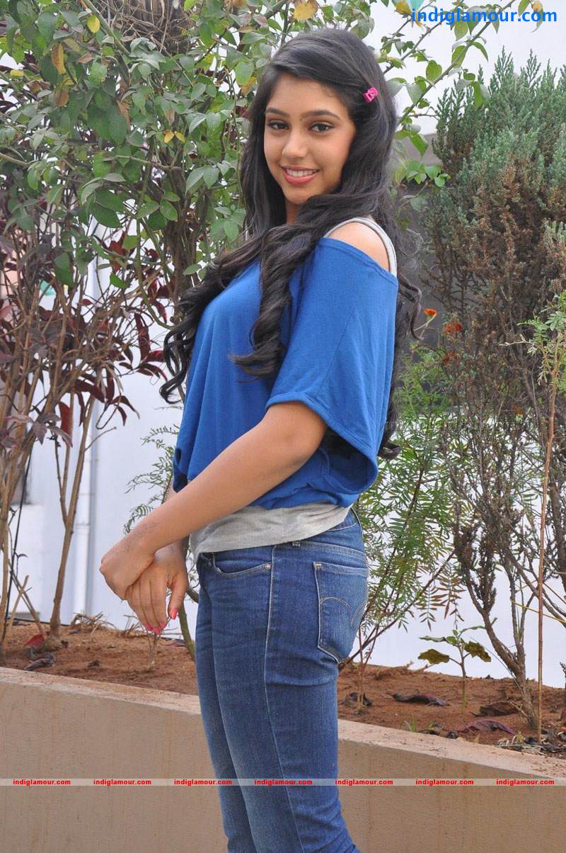 Niti Taylor Actress hd photo