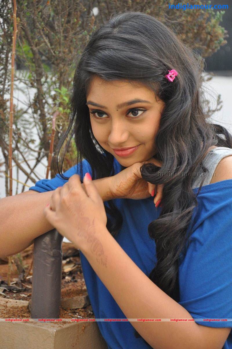 Niti Taylor Actress hd photo