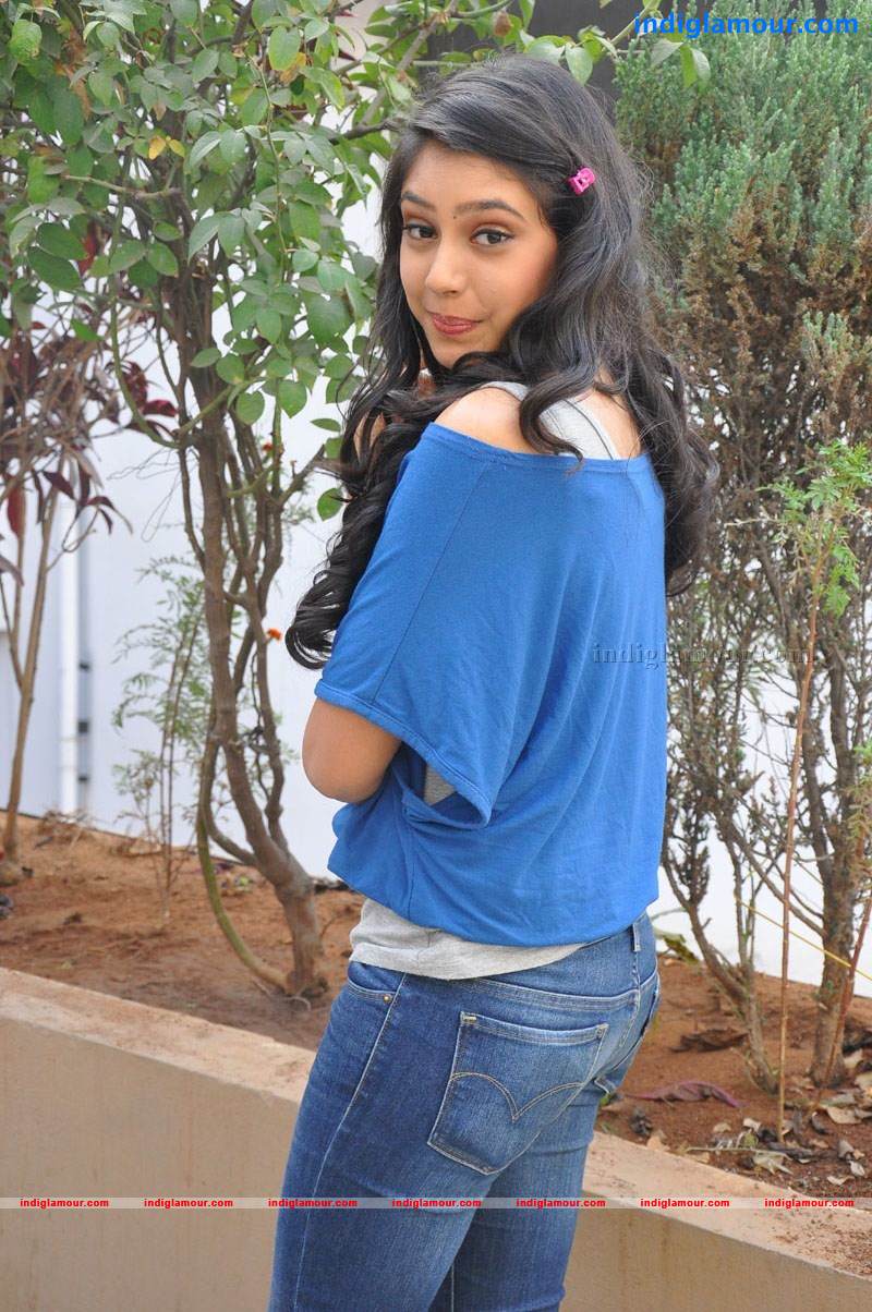 Niti Taylor Actress hd photo