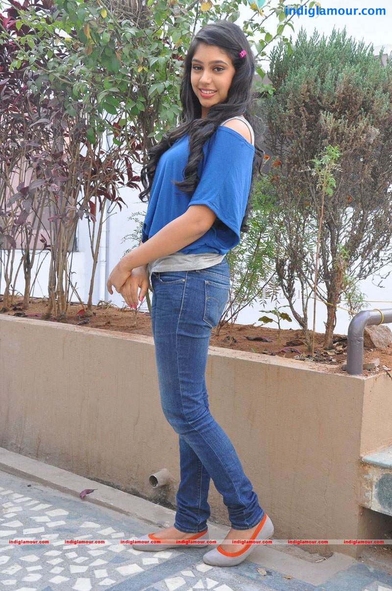 Niti Taylor Actress hd photo
