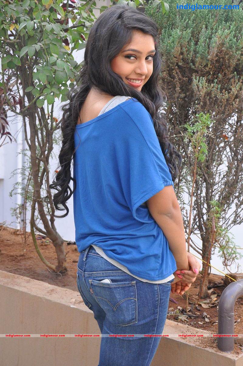 Niti Taylor Actress hd photo