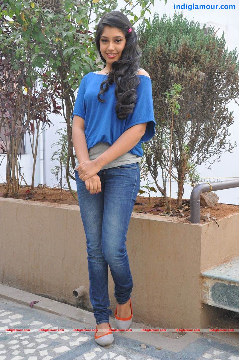 Niti Taylor Actress hd photo