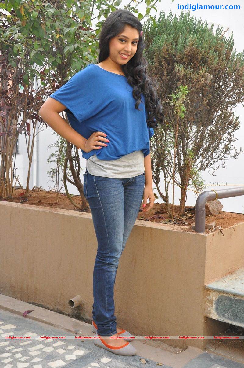 Niti Taylor Actress hd photo