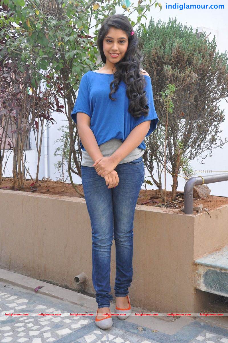 Niti Taylor Actress hd photo