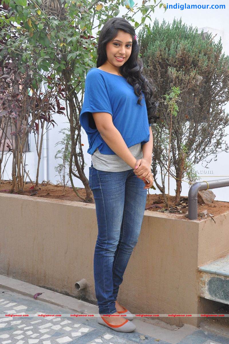 Niti Taylor Actress hd photo