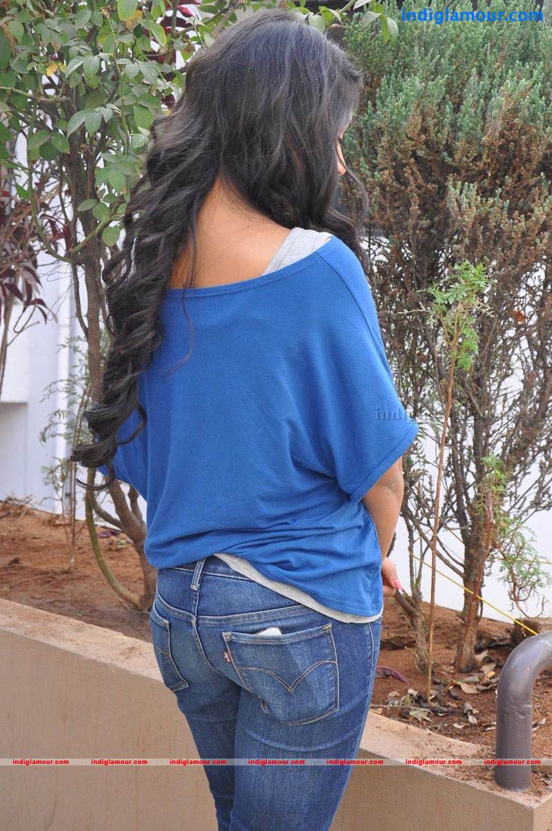Niti Taylor Actress hd photo