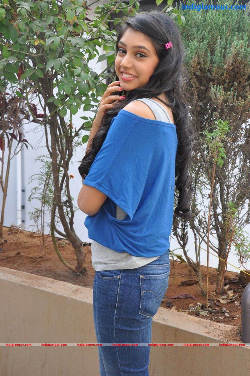 Niti Taylor Actress hd photo