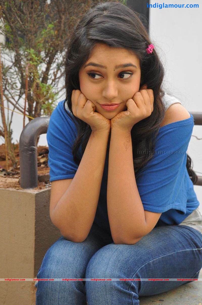 Niti Taylor Actress hd photo