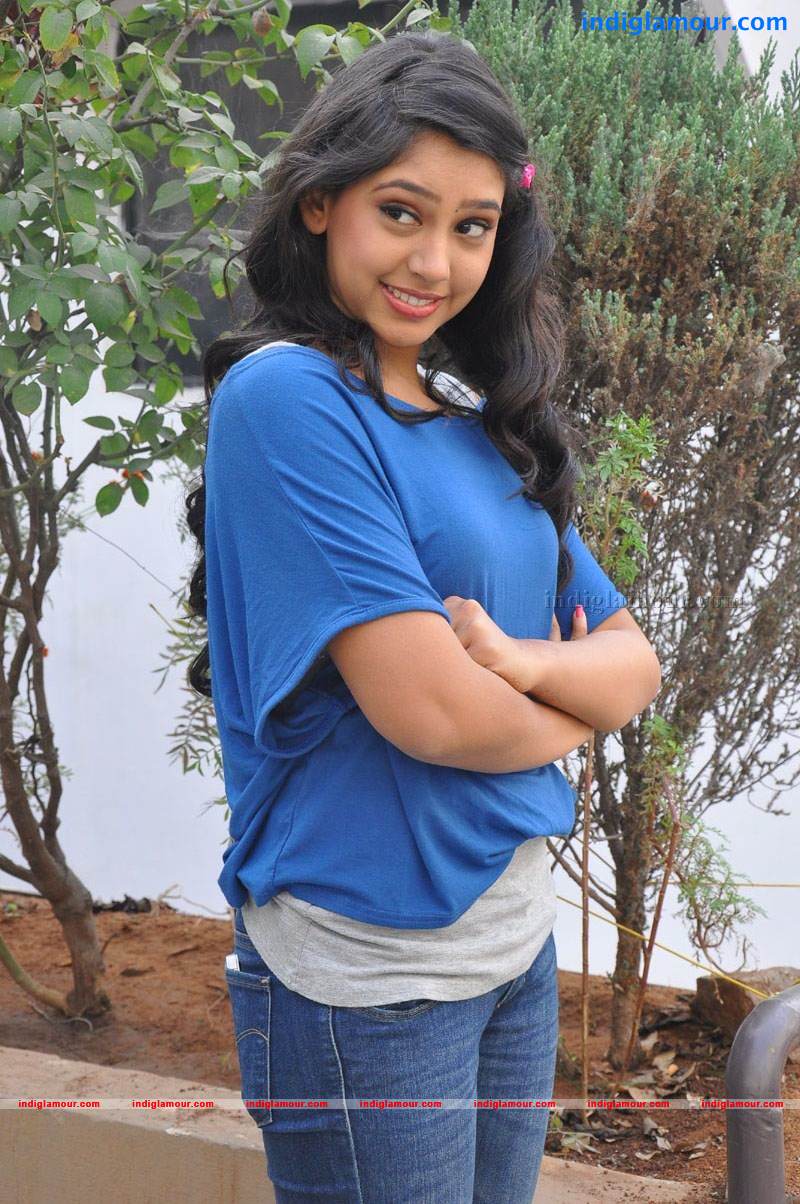 Niti Taylor Actress hd photo