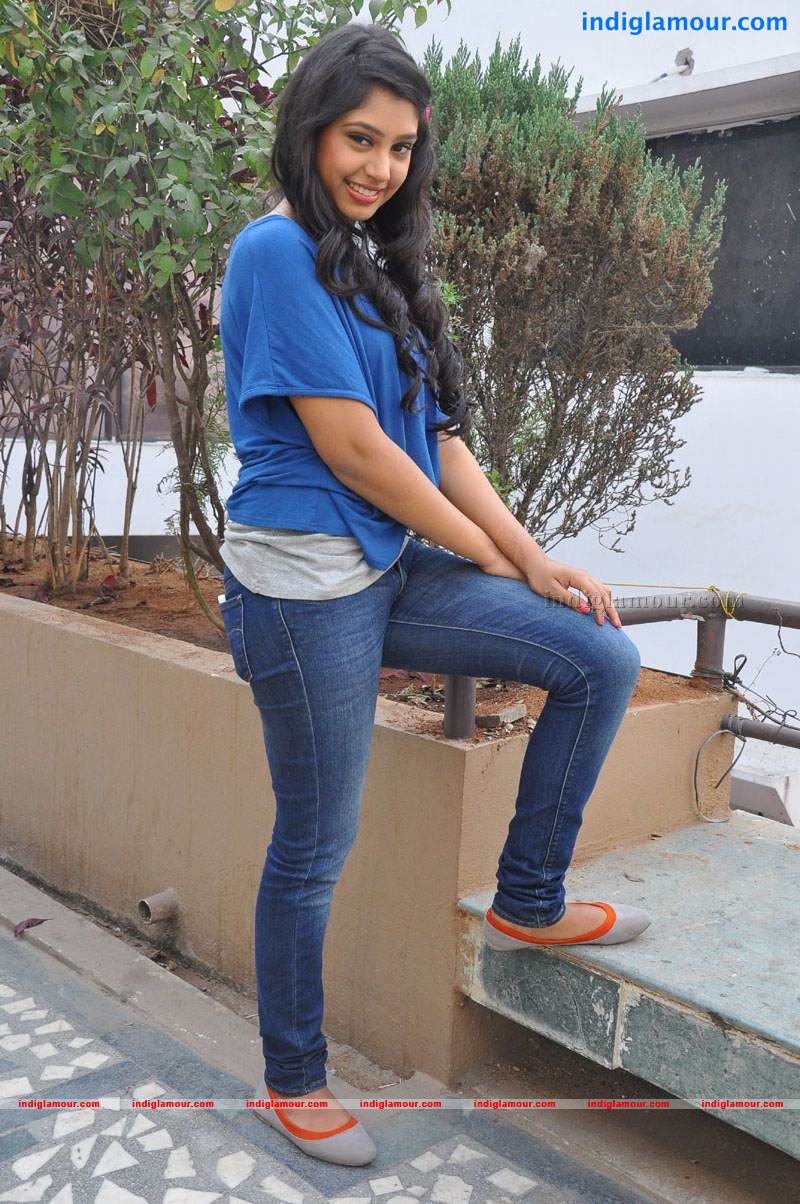 Niti Taylor Actress hd photo