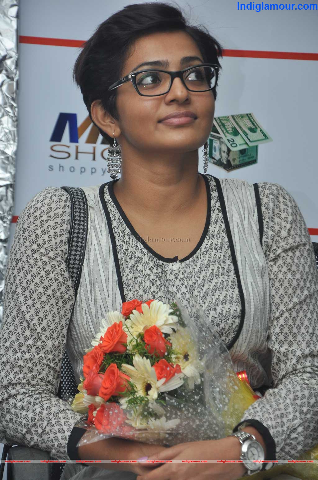 Parvathy Actress hd photo
