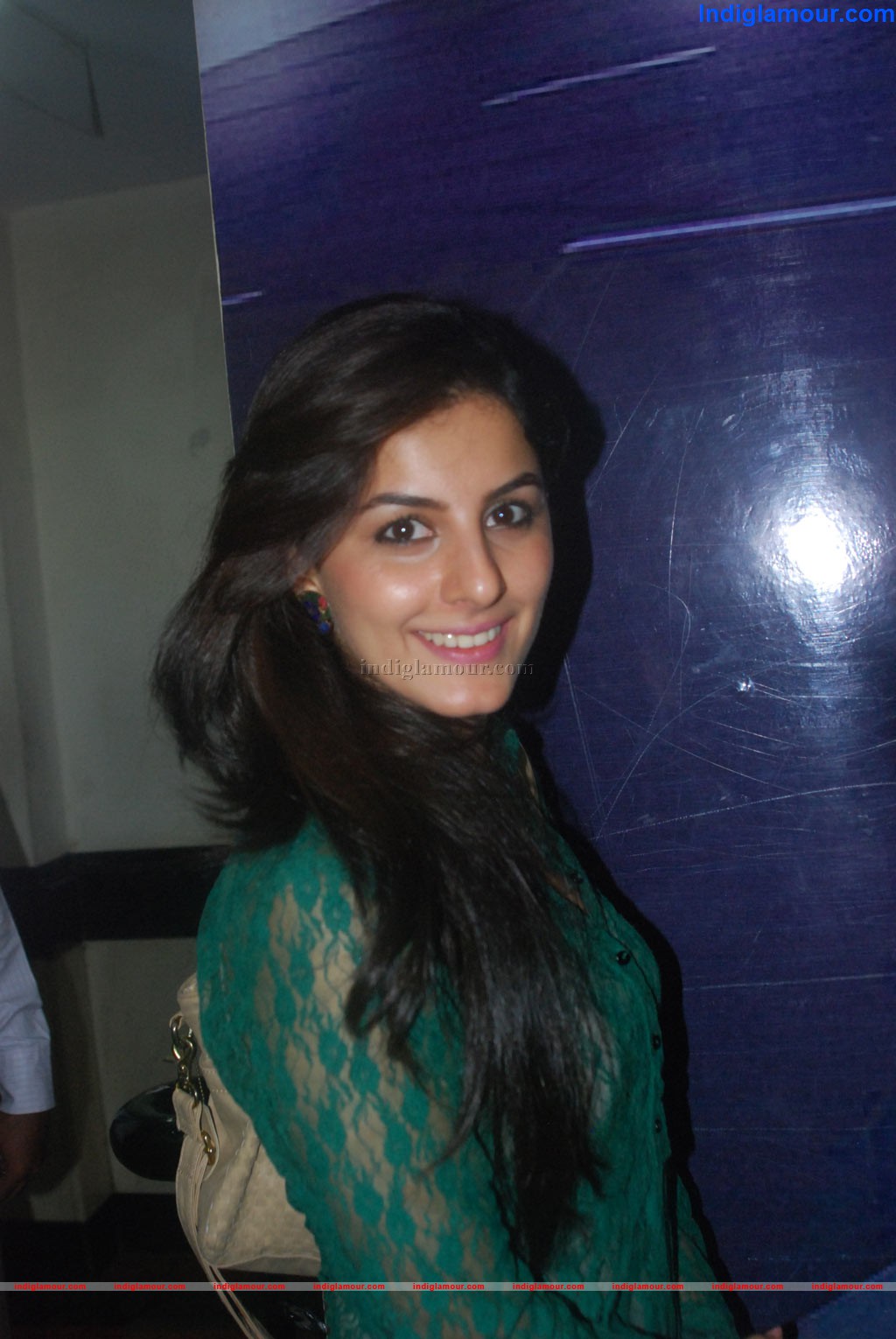 Isha Talwar Actress hd photo