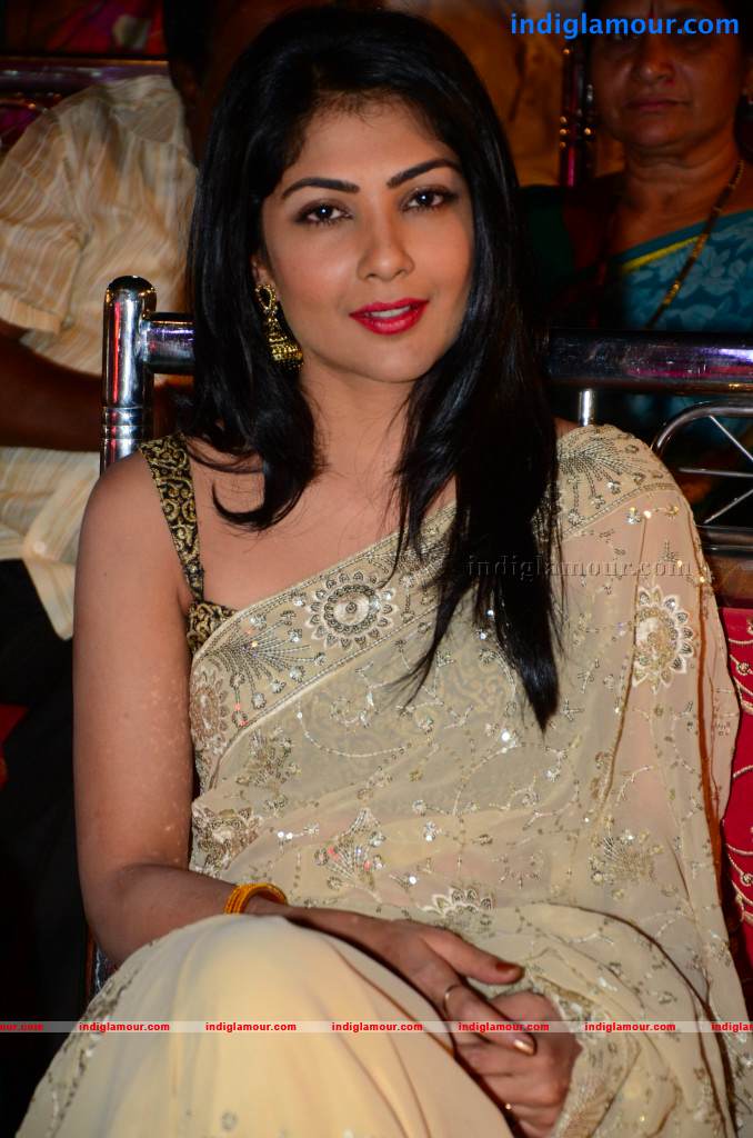 Kamalinee Mukherji Actress hd photo