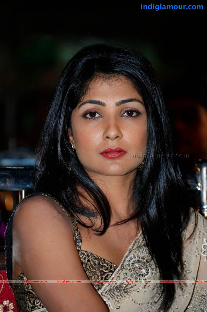 Kamalinee Mukherji Actress hd photo