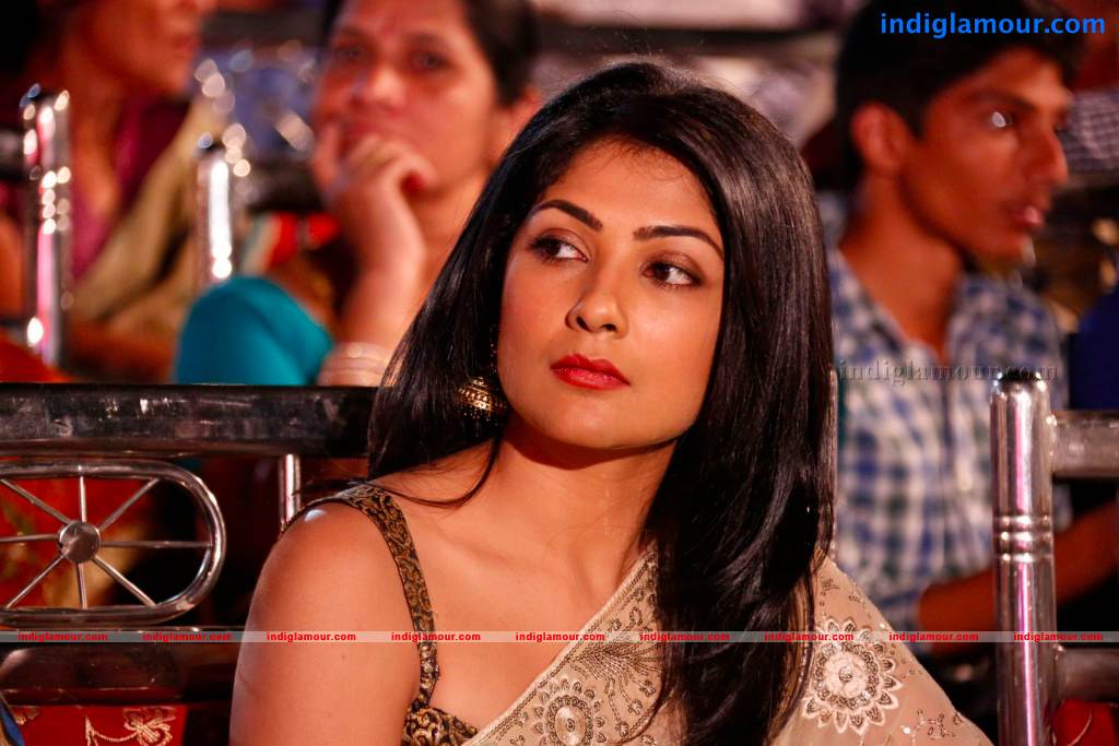 Kamalinee Mukherji Actress hd photo
