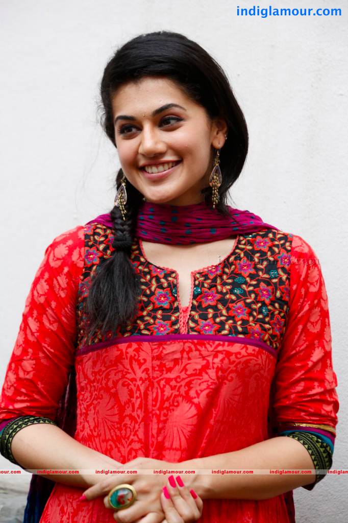 Tapsee Actress hd photo