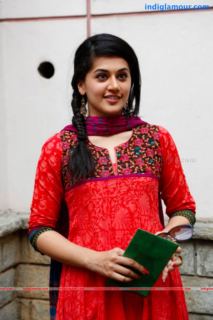Tapsee Actress hd photo