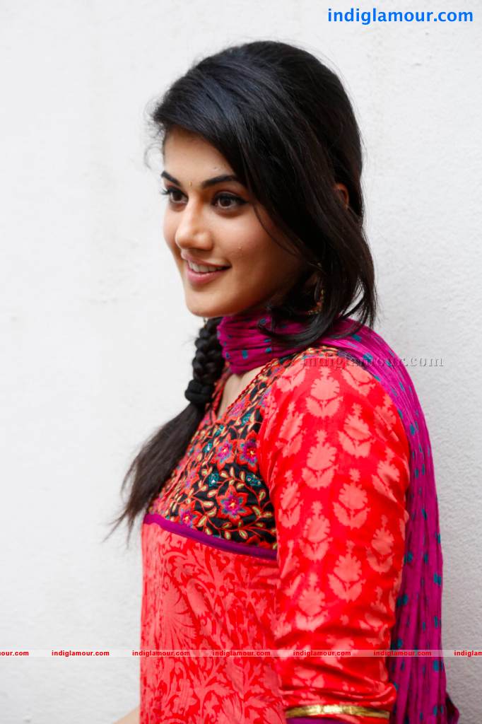 Tapsee Actress hd photo
