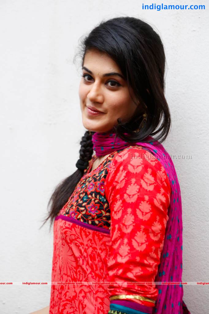 Tapsee Actress hd photo