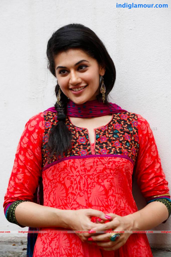 Tapsee Actress hd photo