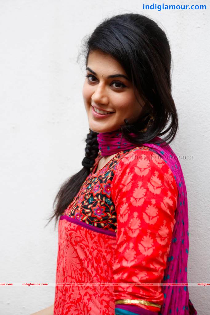 Tapsee Actress hd photo