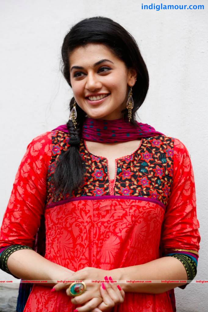 Tapsee Actress hd photo
