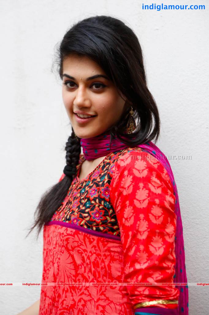 Tapsee Actress hd photo