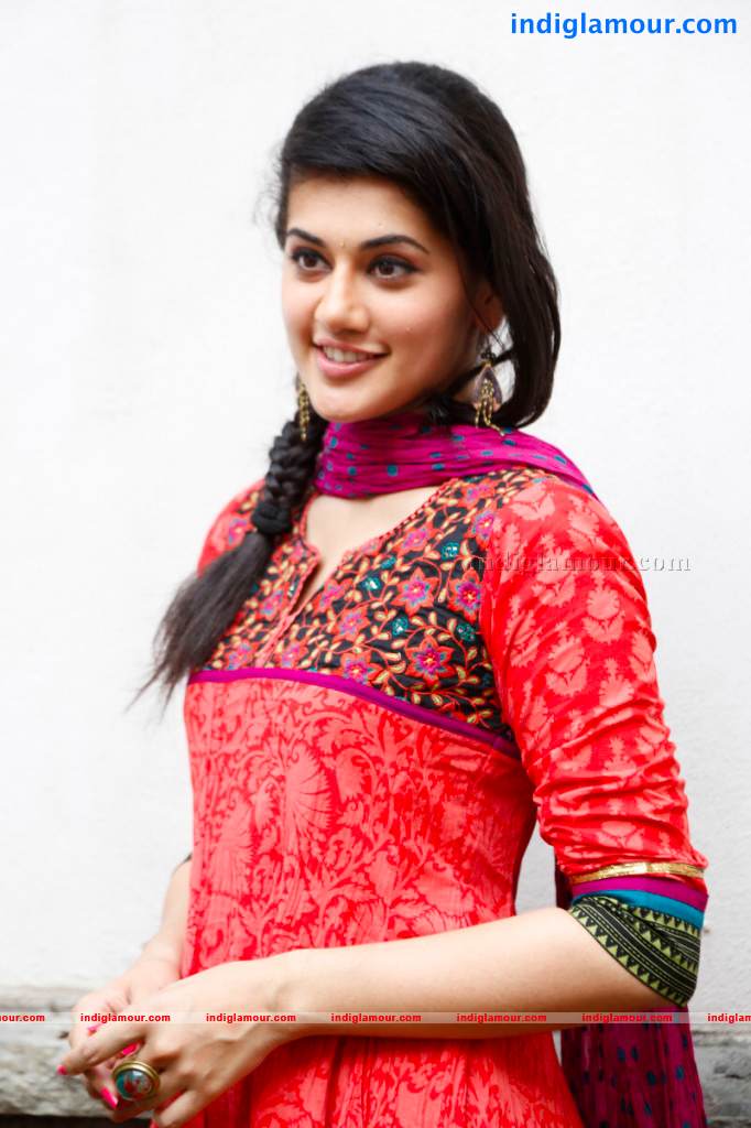 Tapsee Actress hd photo
