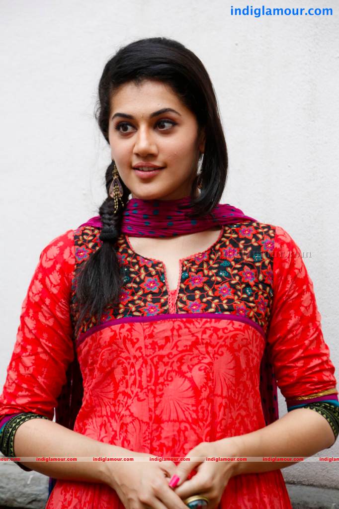 Tapsee Actress hd photo