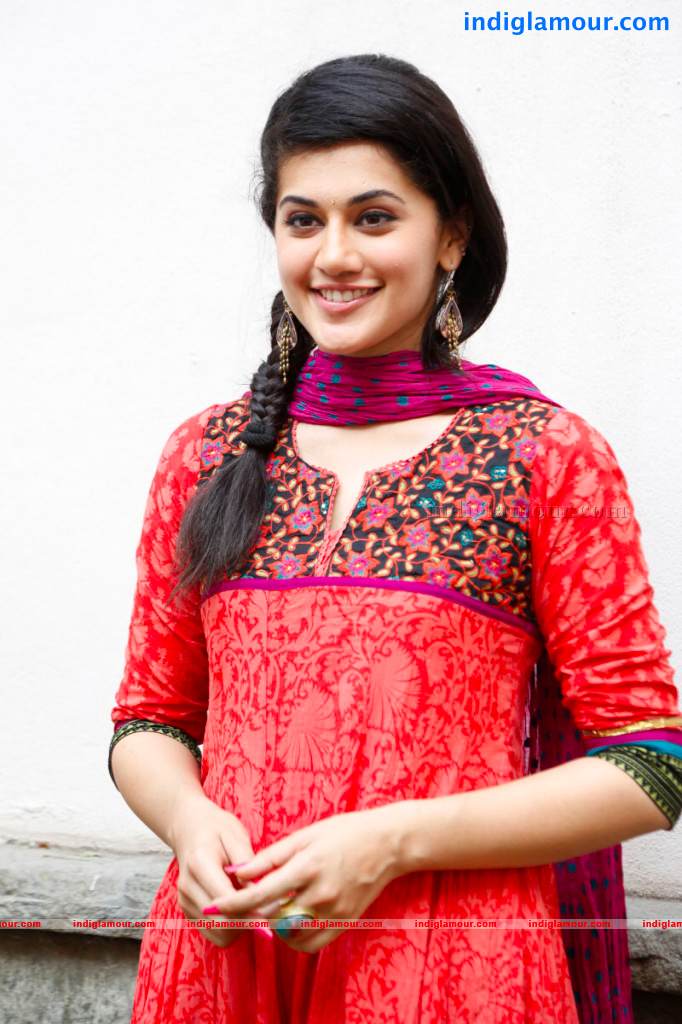 Tapsee Actress hd photo