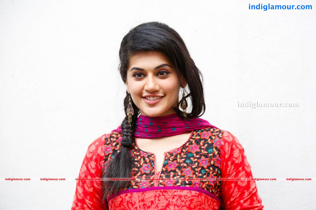 Tapsee Actress hd photo