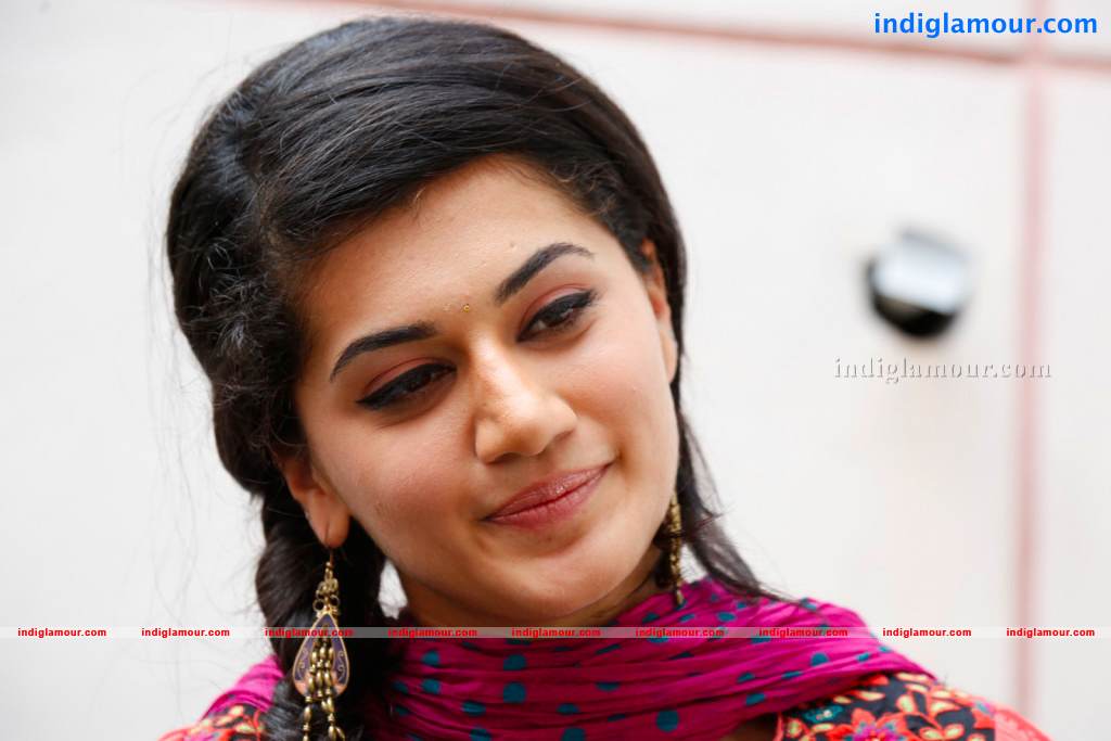 Tapsee Actress hd photo