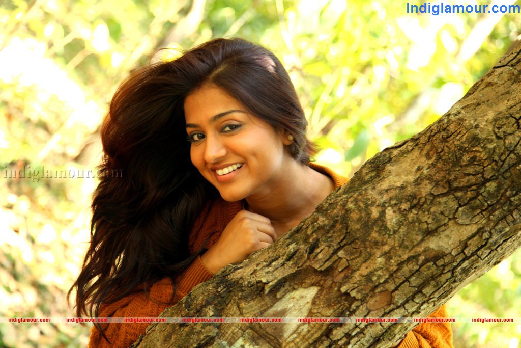 Varsha Ashwathi Actress hd photo