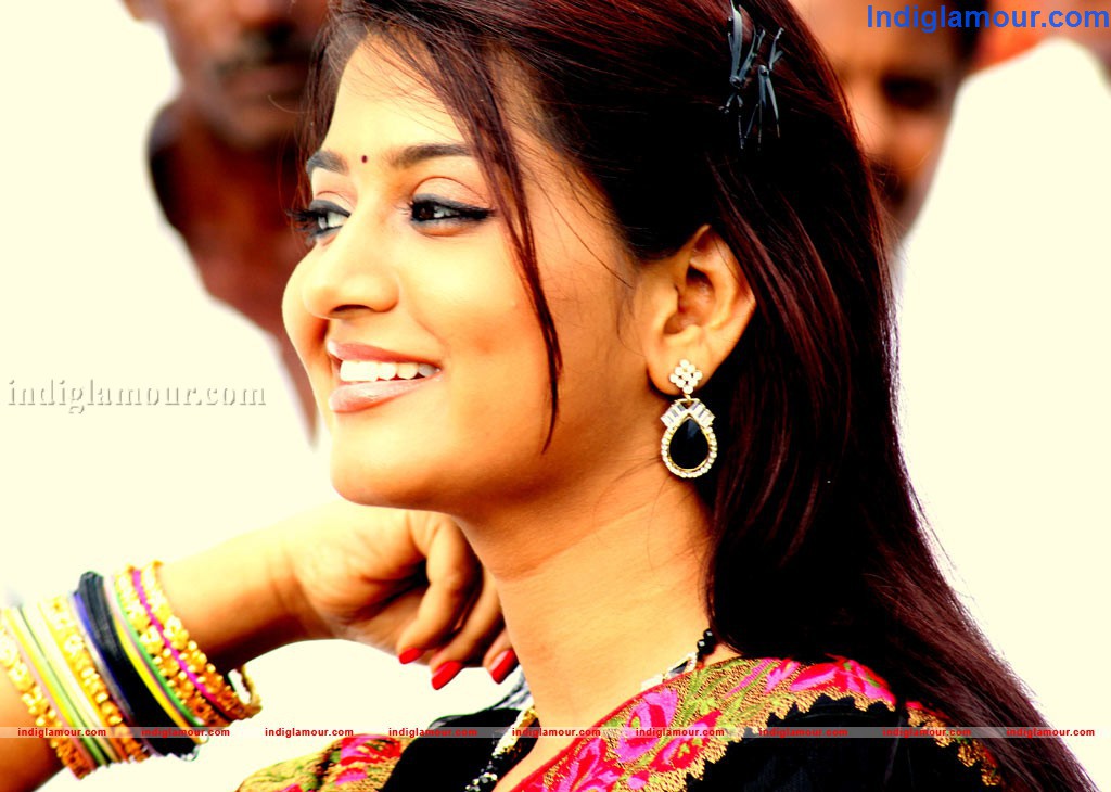 Varsha Ashwathi Actress hd photo
