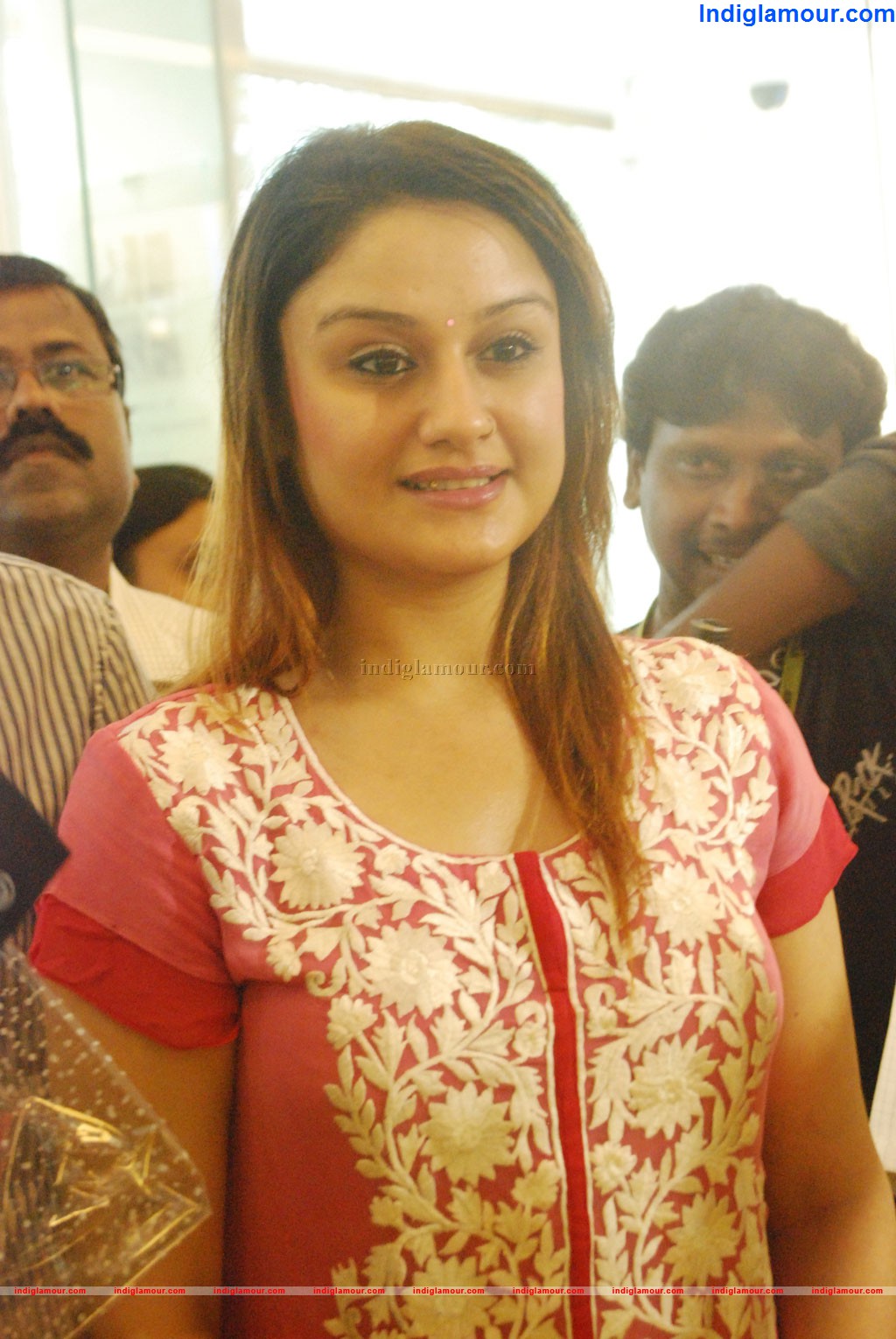Sonia Agarwal Actress hd photo