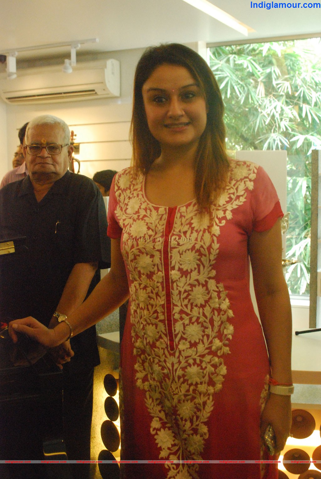 Sonia Agarwal Actress hd photo