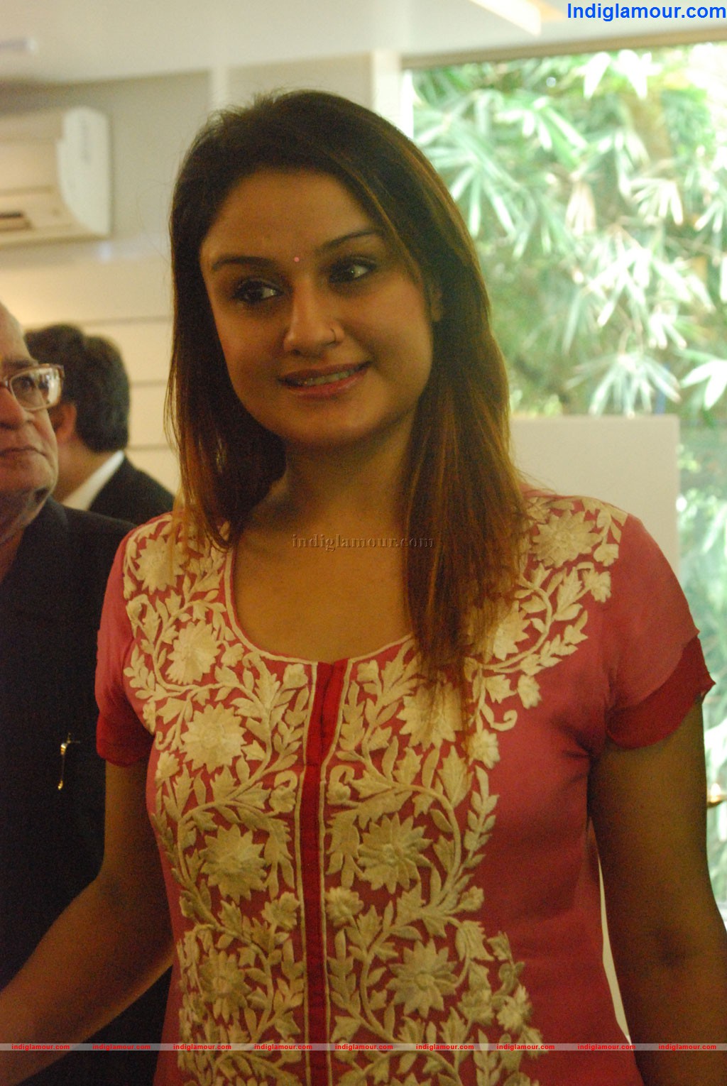 Sonia Agarwal Actress hd photo