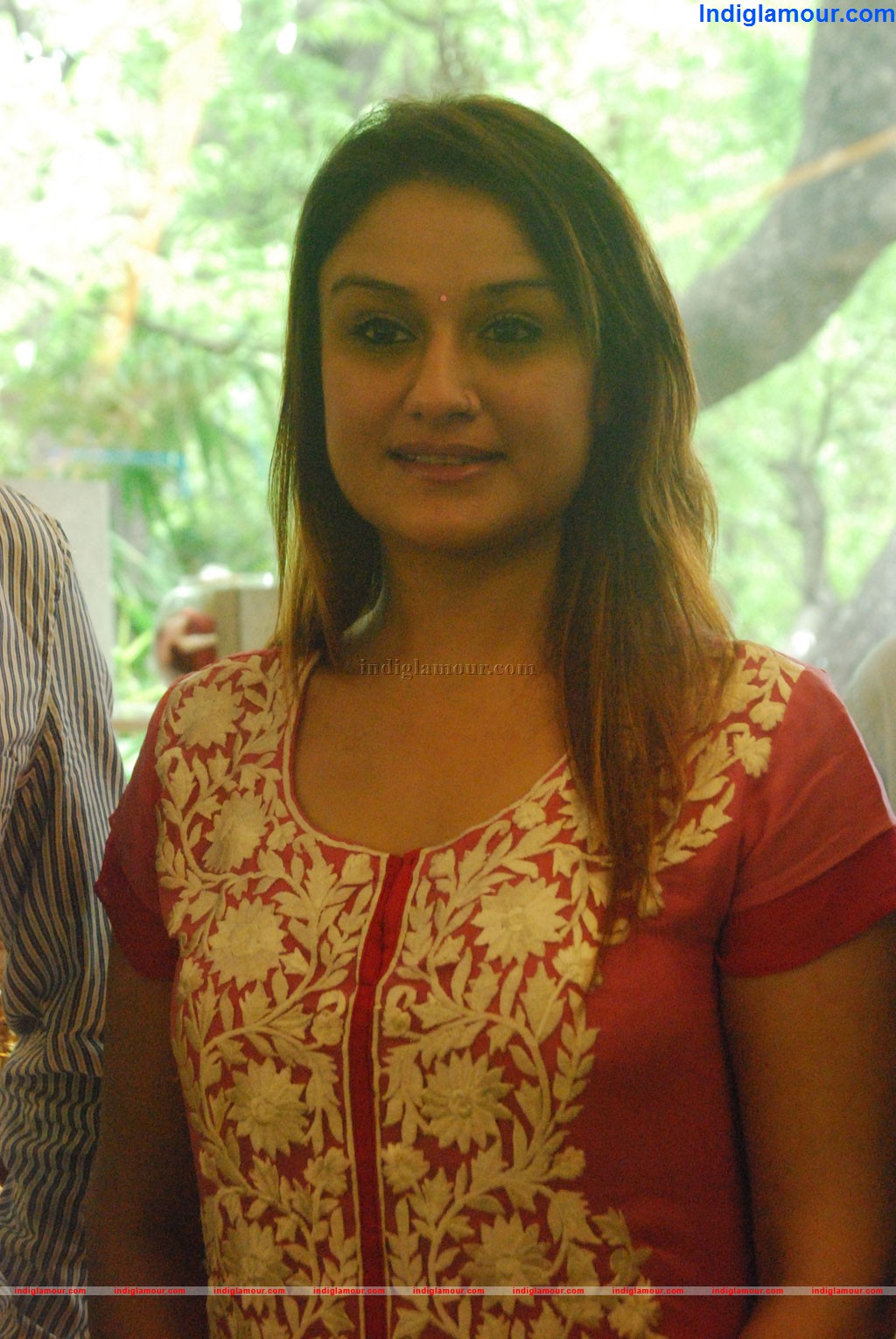 Sonia Agarwal Actress hd photo