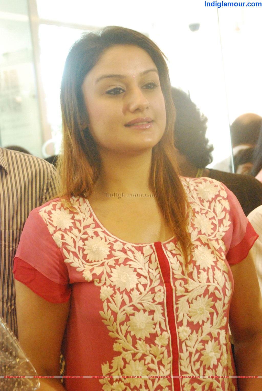 Sonia Agarwal Actress hd photo
