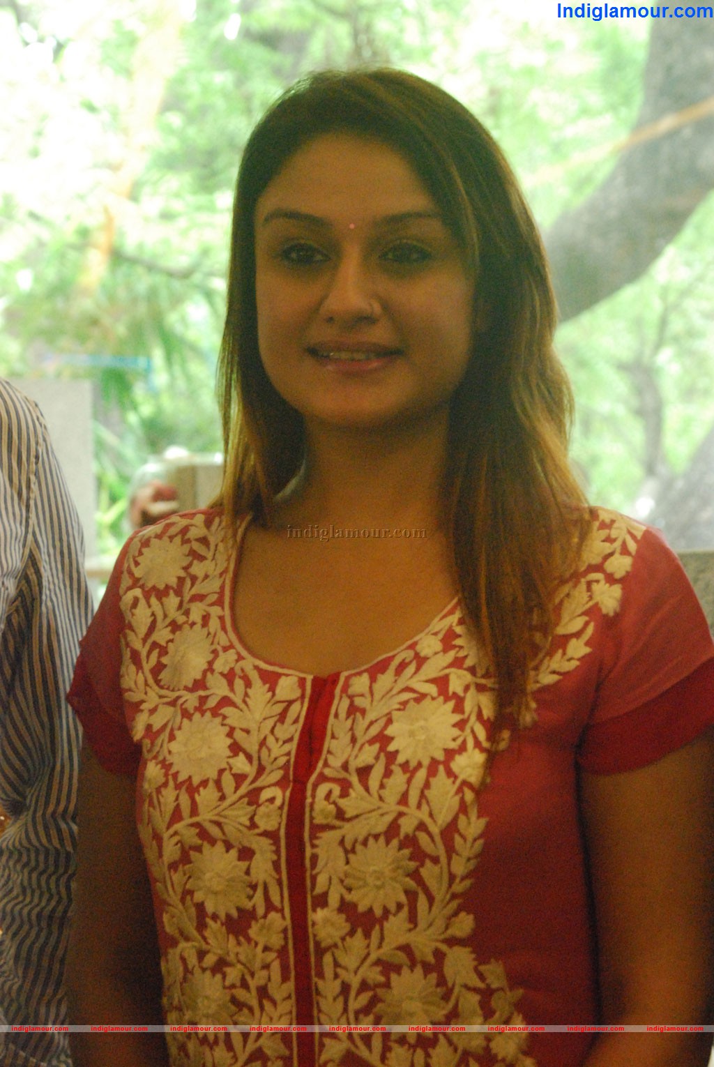 Sonia Agarwal Actress hd photo