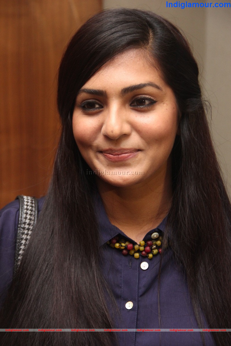 Parvathi Menon Actress hd photo
