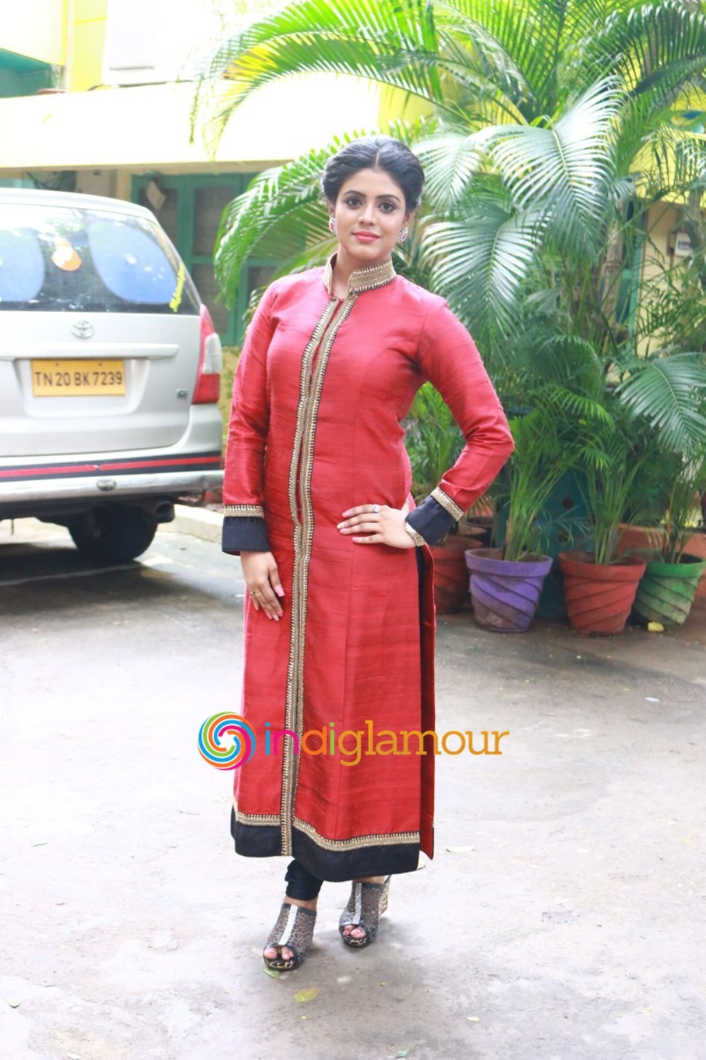 Iniya Actress hd photo
