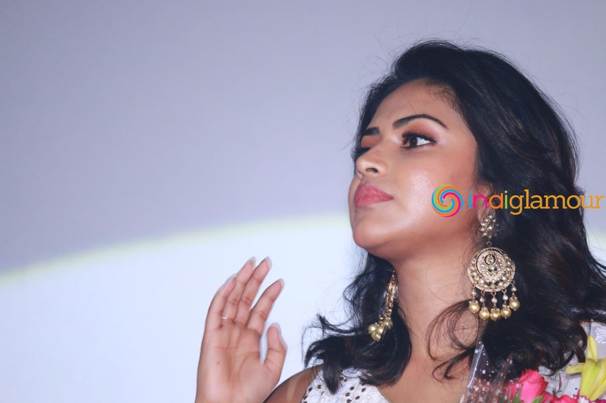 Amala Paul Vijay Actress hd photo