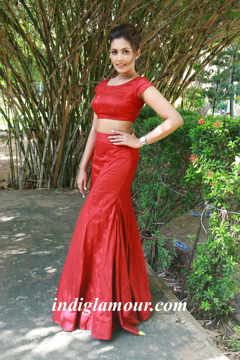Madhu Shalini Actress hd photo